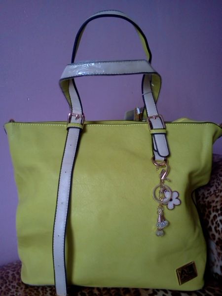 Bolsa de couro ecologico  amarela