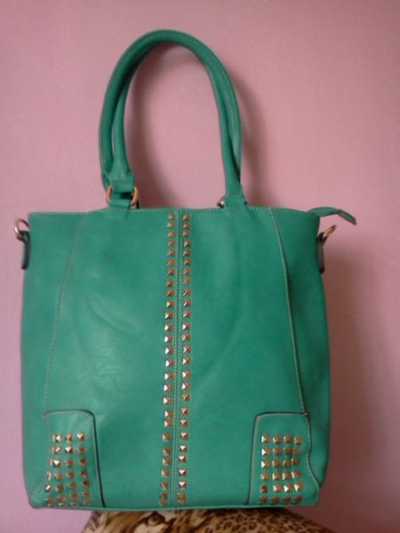 Bolsa de couro ecologico VERDE COM TACHAS