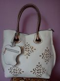 Bolsa de couro ecologico  BRANCA COM FLORES
